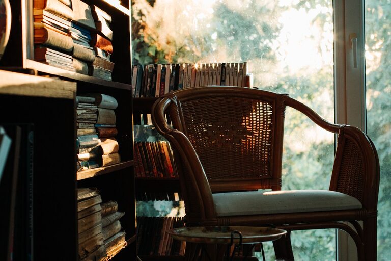 How to Create a Cozy and Inviting Reading Nook at Home